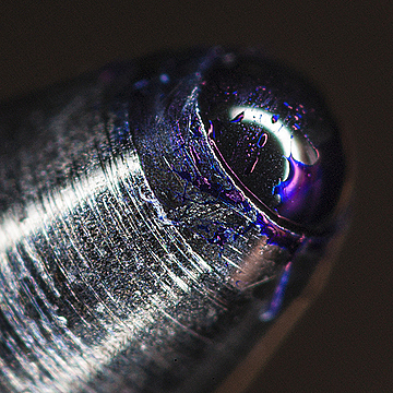 Кончик шариковой ручки с чернилами