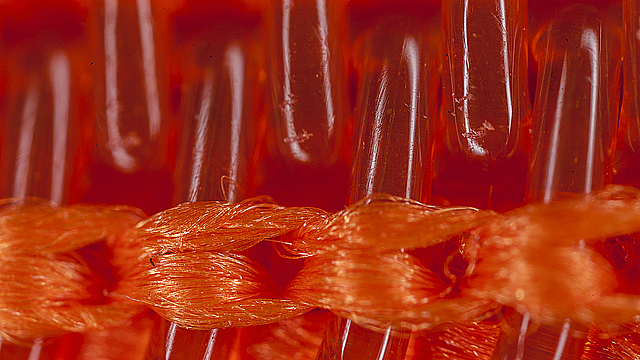 Пластиковая оранжевая молния