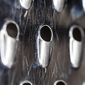 Металлическая тёрка крупным планом